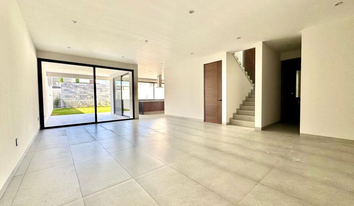 WhatsApp Image 2025-04-14 at 4.20.51 PM (5)