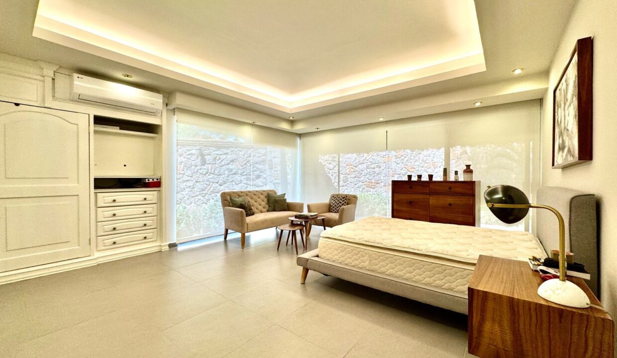 WhatsApp Image 2025-04-29 at 4.30.47 PM (1)