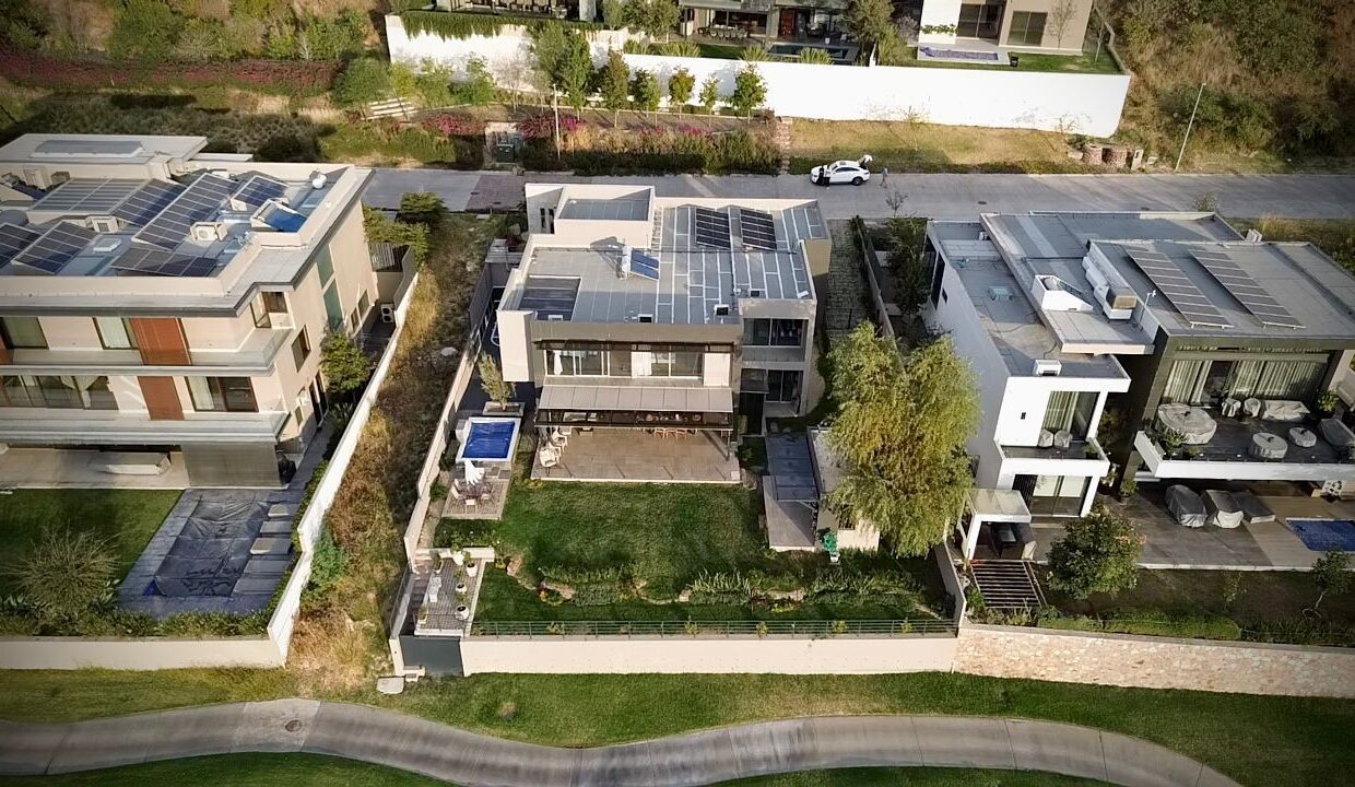 WhatsApp Image 2025-12-03 at 8.42.27 PM (2)