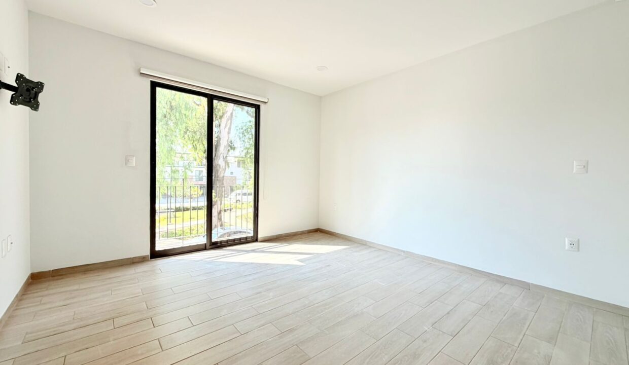 WhatsApp Image 2025-12-03 at 8.45.17 PM (2)