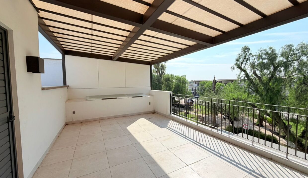 WhatsApp Image 2025-12-03 at 8.45.18 PM (4)